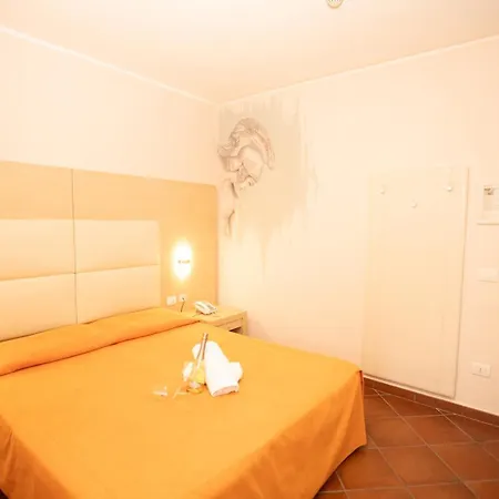 Hotiday Mazzeo מלון