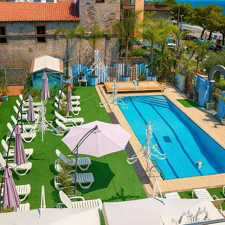 Hotiday Mazzeo מלון 3*