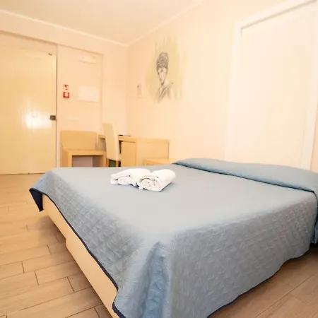 Hotiday Mazzeo טאורמינה