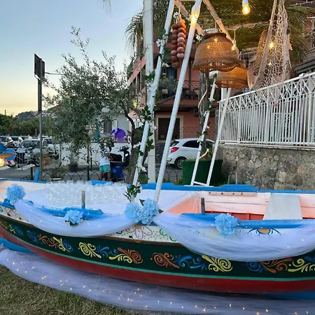 Hotiday Mazzeo מלון טאורמינה