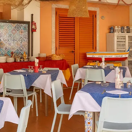 Hotiday Mazzeo טאורמינה