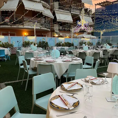 Hotiday Mazzeo מלון