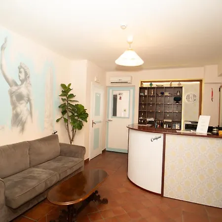 מלון Hotiday Mazzeo טאורמינה