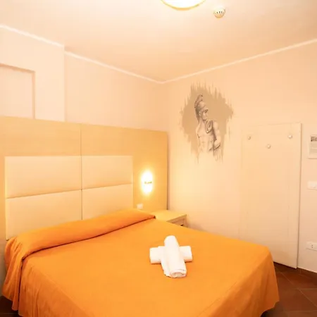 מלון Hotiday Mazzeo טאורמינה