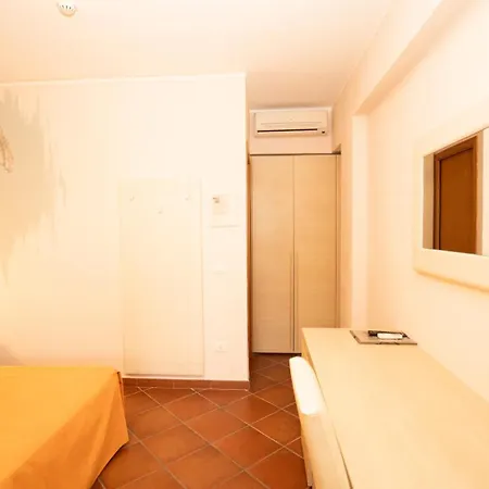 מלון Hotiday Mazzeo טאורמינה